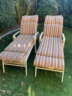 Outdoor lounge chairs
