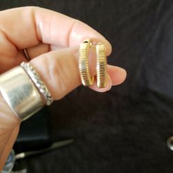 Vintage Gold Clip On Earrings