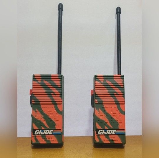 Vintage g.i. Joe walkie talkies no backs to hold battery. other than that gear condition
