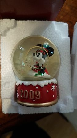 Disney mini snow globe NIB