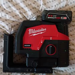 Milwaukee Cross Line and Plumb Point 3622-20 3-way laser level NEARLY NEW