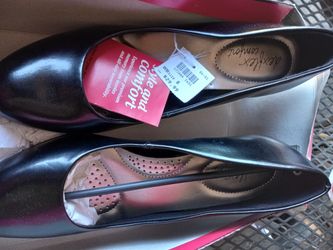 Brand New Women's Size 8 Blk Heels