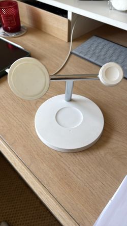 *DOES NOT WORK* Belkin Qi2 15W Wireless Charging Station, 3 in 1 iPhone Charger Fast Charging, MagSafe Compatible, iPhone 17/16/15, Apple Watch, AirPo