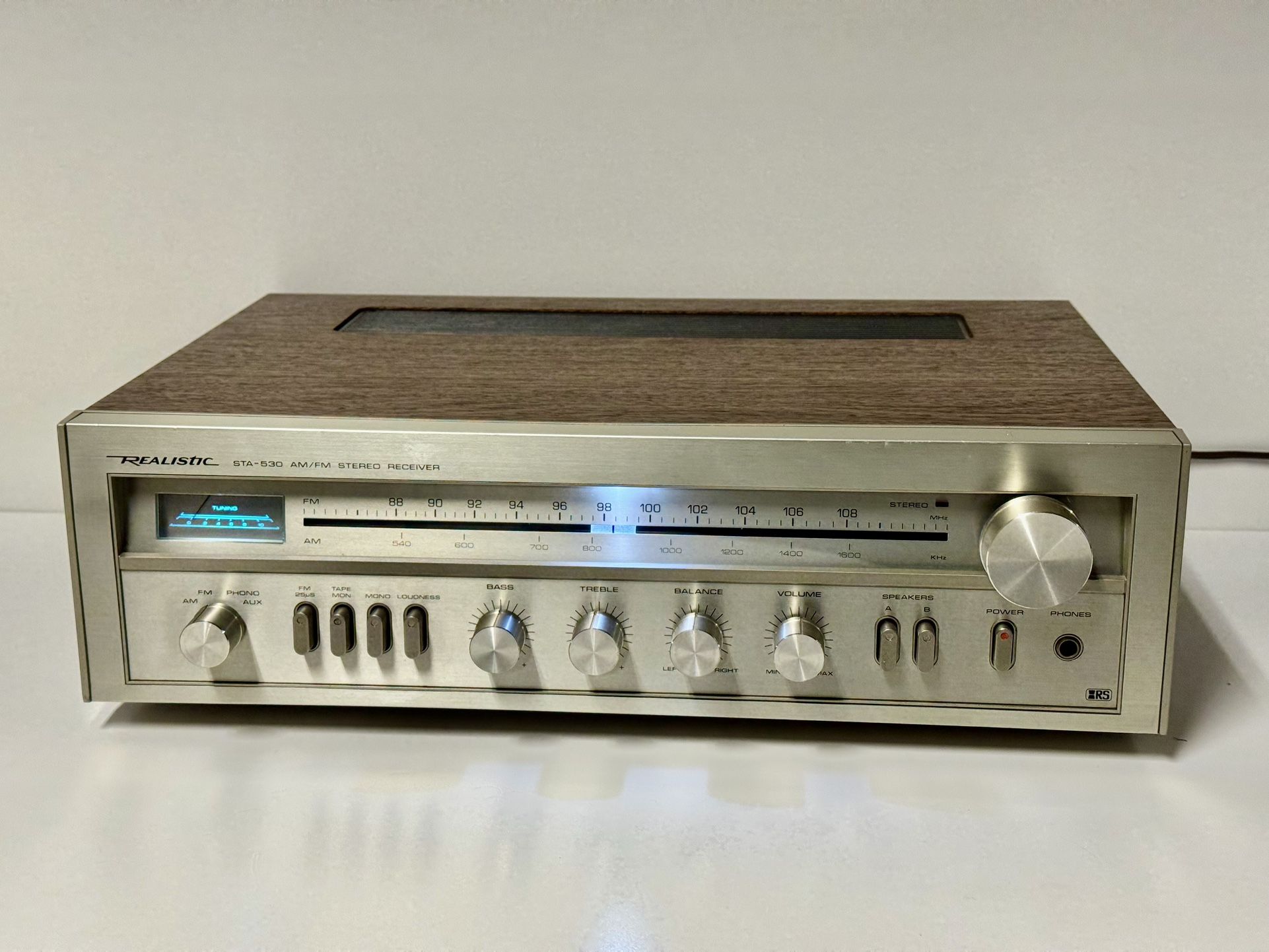 1982 REALISTIC STA-530 VINTAGE STEREO RECEIVER (SERVICED and UPGRADED)