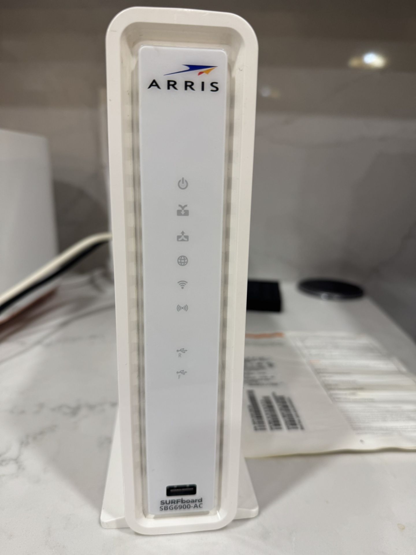 Arris Surfboard SBG6900-AC Wireless cable Modem And Router Docsis 3.0