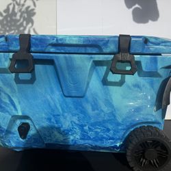 Brumate 55 Qt Hard Cooler Ocean Swirl 2.8 Gal Drink Tap 7 Days Ice NEW