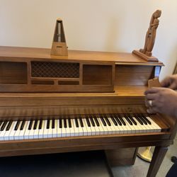 Piano . $500