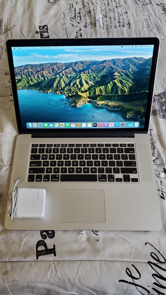 Macbook Pro Retina 2015 (15-inch, in great condition, brand new charger)