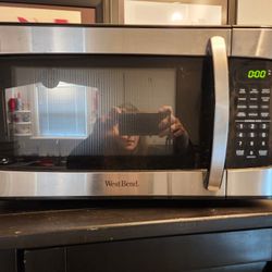 1000W West Bend Microwave NEEDS FAN, PARTS OR REPAIR