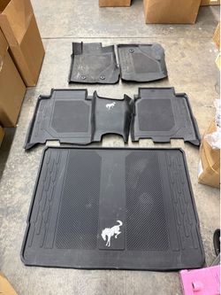 FORD BRONCO LOT OF MATS, TIRE COVER, PANEL BAG, ACCESSORIES