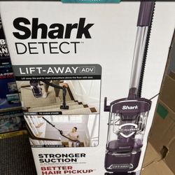 Shark Detect Lift Away ADV Upright Vacuum LA490 Pet Friendly
