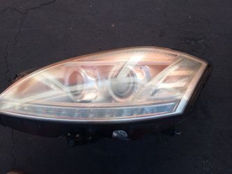 2010-2013 Mercedes S550 Headlight Driver's Side With All The Accessories Oem.