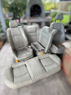 G37 sedan seats