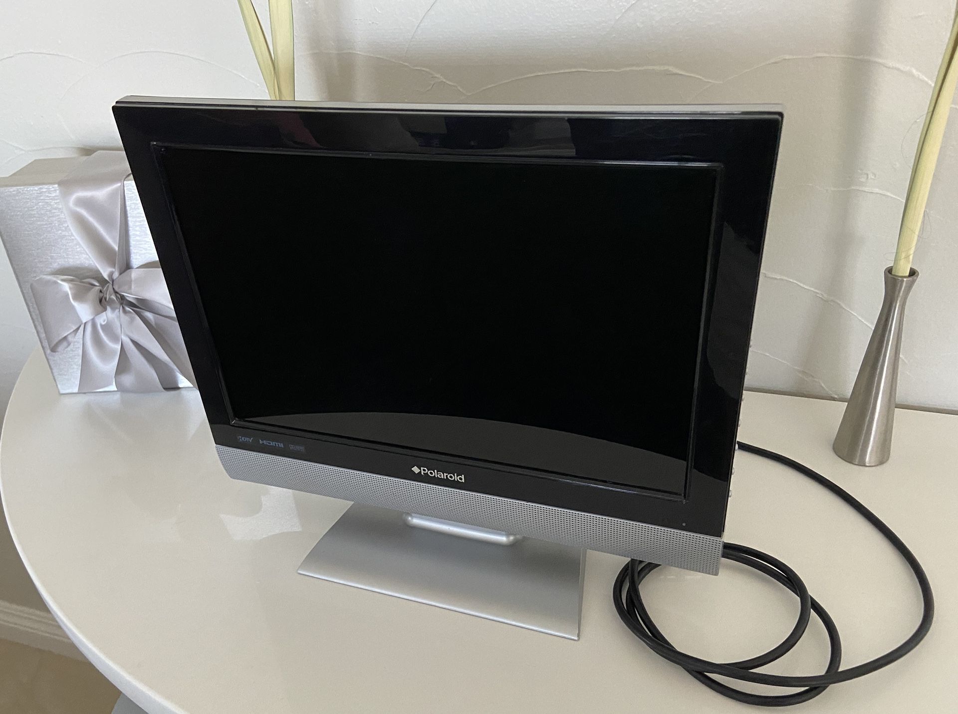 Polaroid 15.4" HD LCD Small Gaming TV Television TLA-01511C