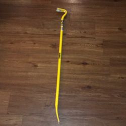 DeWalt DWHT55132 42-in. Wrecking Bar, Tri-lobe Prying End, Pointed Beveled End