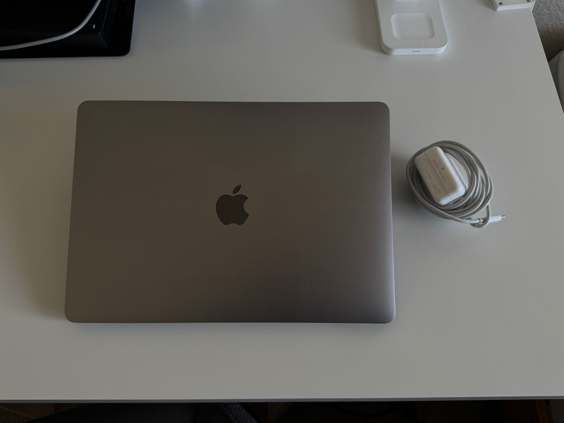 M1 Macbook Air, 2020, 8GB RAM, 256 GB
