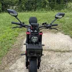 Moto 5 Electric Scooter