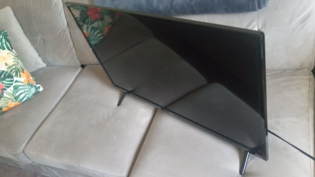 32" TCL / Roku HD TV