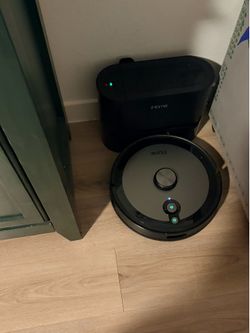 iHome robot vacuum with dock
