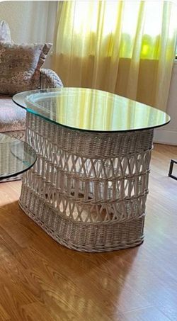 FAST SALE! $60 OBO - Vintage Henry Link Boho Wicker Side Table w/ Glass Top