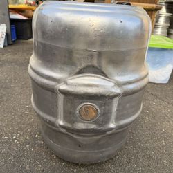 Vintage Rainier Keg 15.5 Gal.
