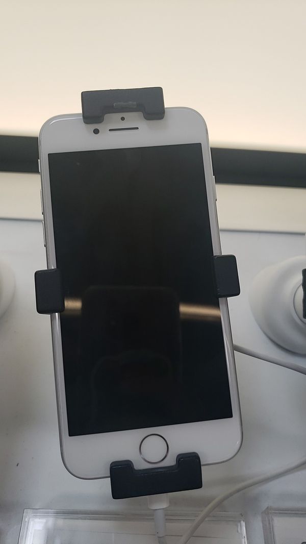 Free iphone 8 with at&t for Sale in Highland, CA - OfferUp