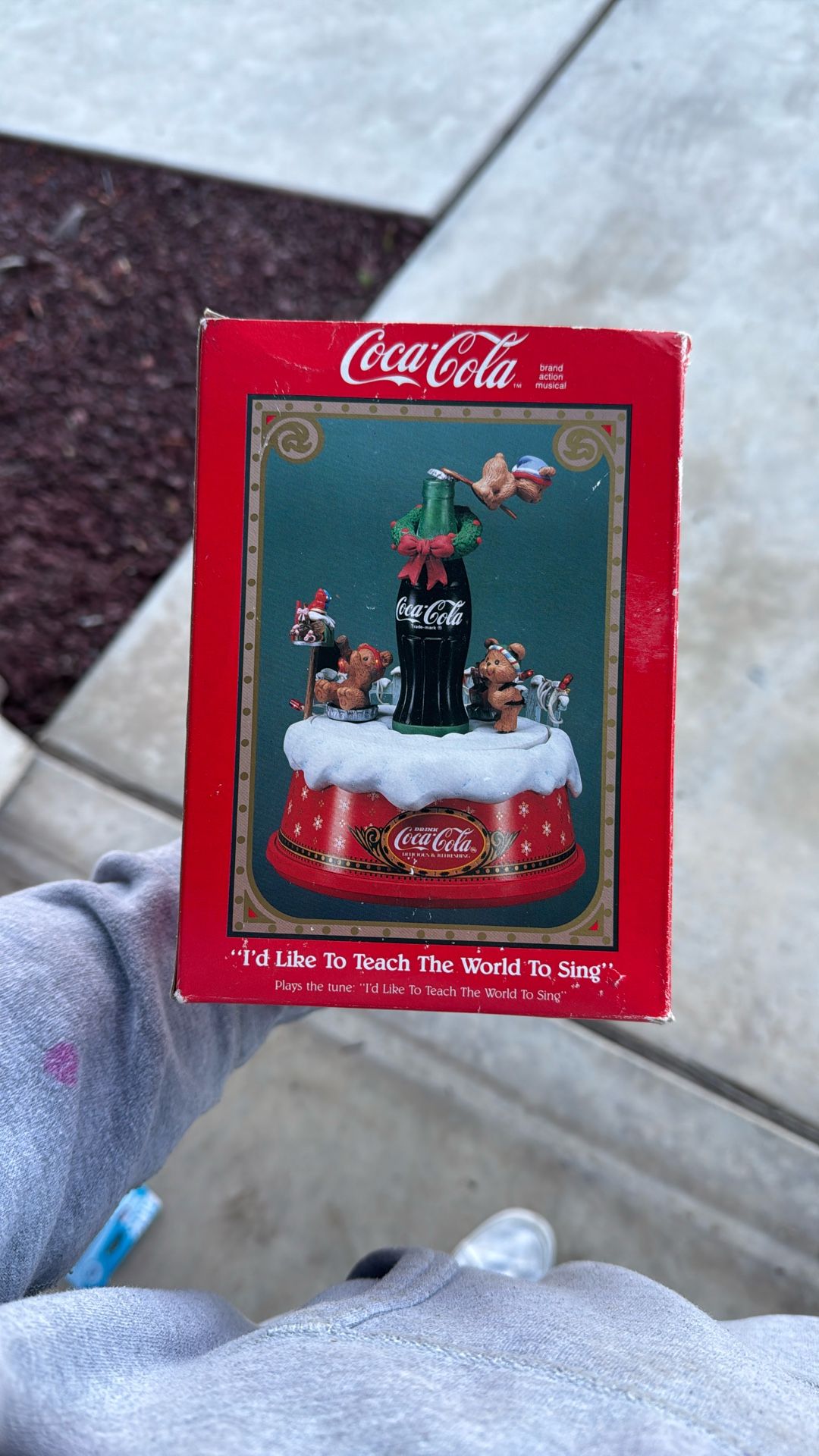 Coca-Cola “I’d Like to Teach the World to Sing” Musical Snow Globe/Bottle Display (Boxed)