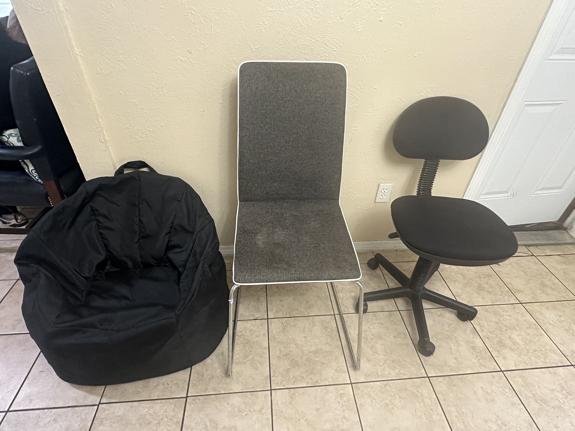 Chairs - Sillas
