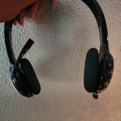 Logitech H600 headset. Used for work but got a new one. 