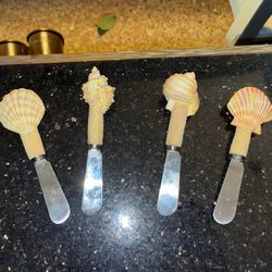 Set of 4 Seashell Handle Cheese Spreaders / Butter Knives
