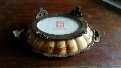 Vintage Hua Rong Tang Zhi Chinese Porcelain Brass Footed Trinket