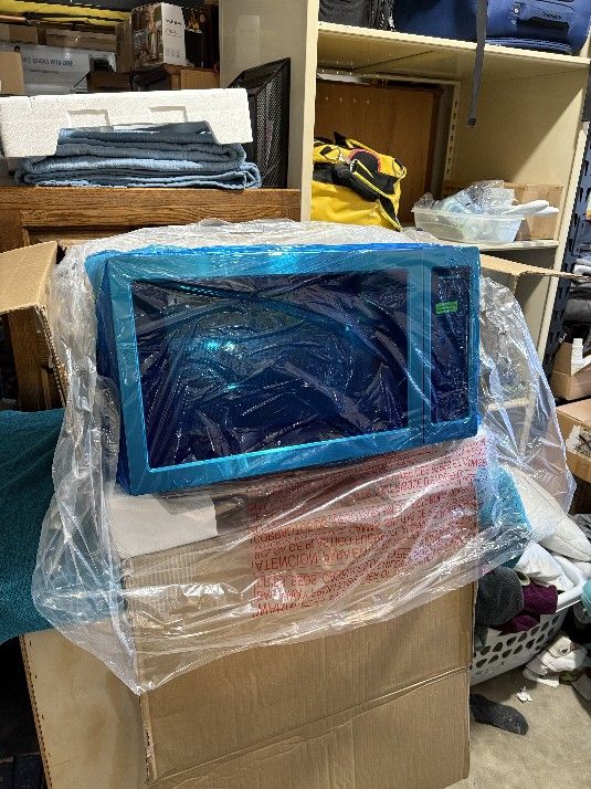 Brand New Countop Microwave