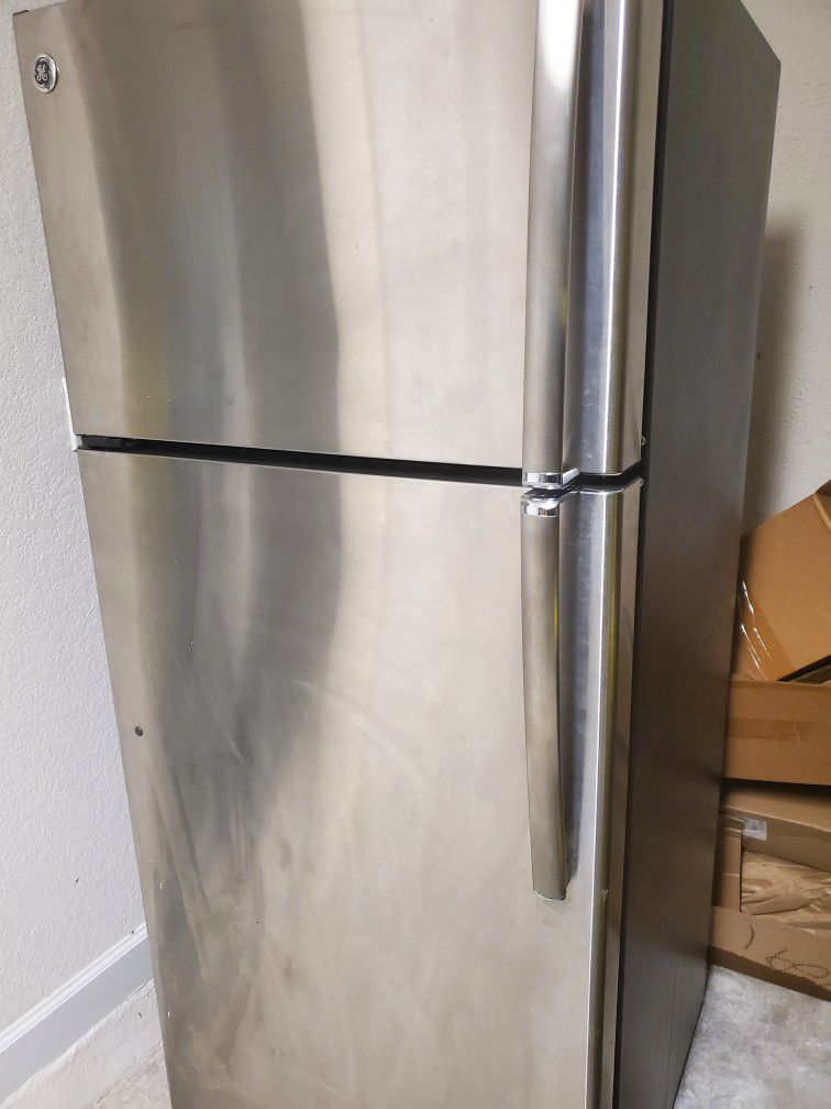 GE Refrigerator  -Refrigerador GE Perfecto Para Efficiency 