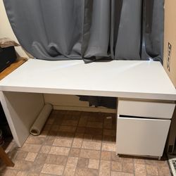 White Desk 
