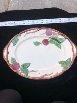 Vintage hand decorated Franciscan Ware large apple serving plate. Made in California USA. It measures about 14-1/2”.