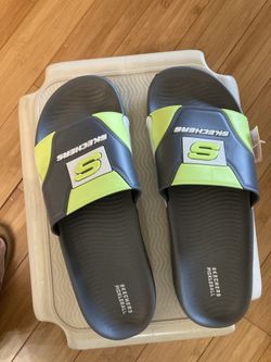 Men’s size 10 brand new slippers for $40