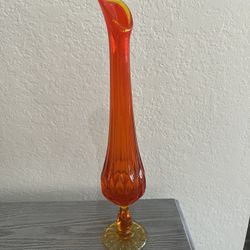 Amberina Glass Bud Swung Vase Drop Swirled Top Vintage 11.5”