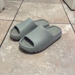 Yeezy slide salt 