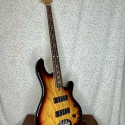 Lakland Skyline Bass Bartolini pickups, Hipshot Tuners and Bass Xtender (D-Tuner) 