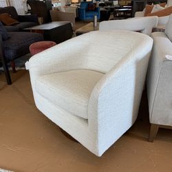 Pearl Swivel Chair