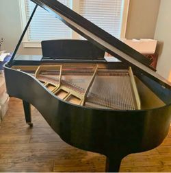 Yamaha GH1 Ebony Baby Grand