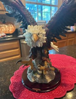 American Bald Eagle Statue