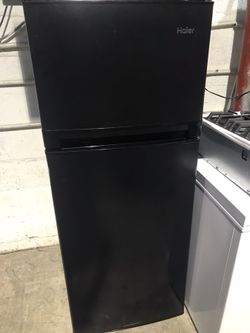 refrigerator 24 inches wide top freezer
