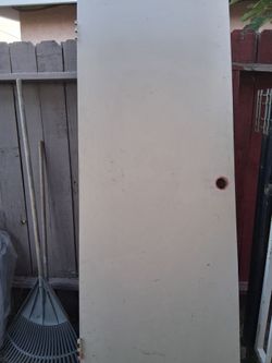 Puerta en buenas condiciones. 30in x 79in
