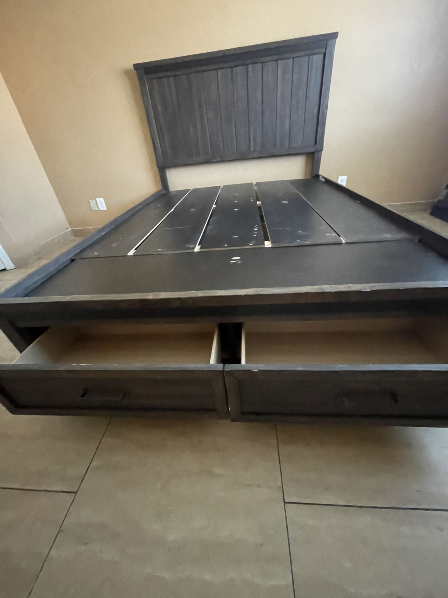 Queen Size Bed Home & Garden