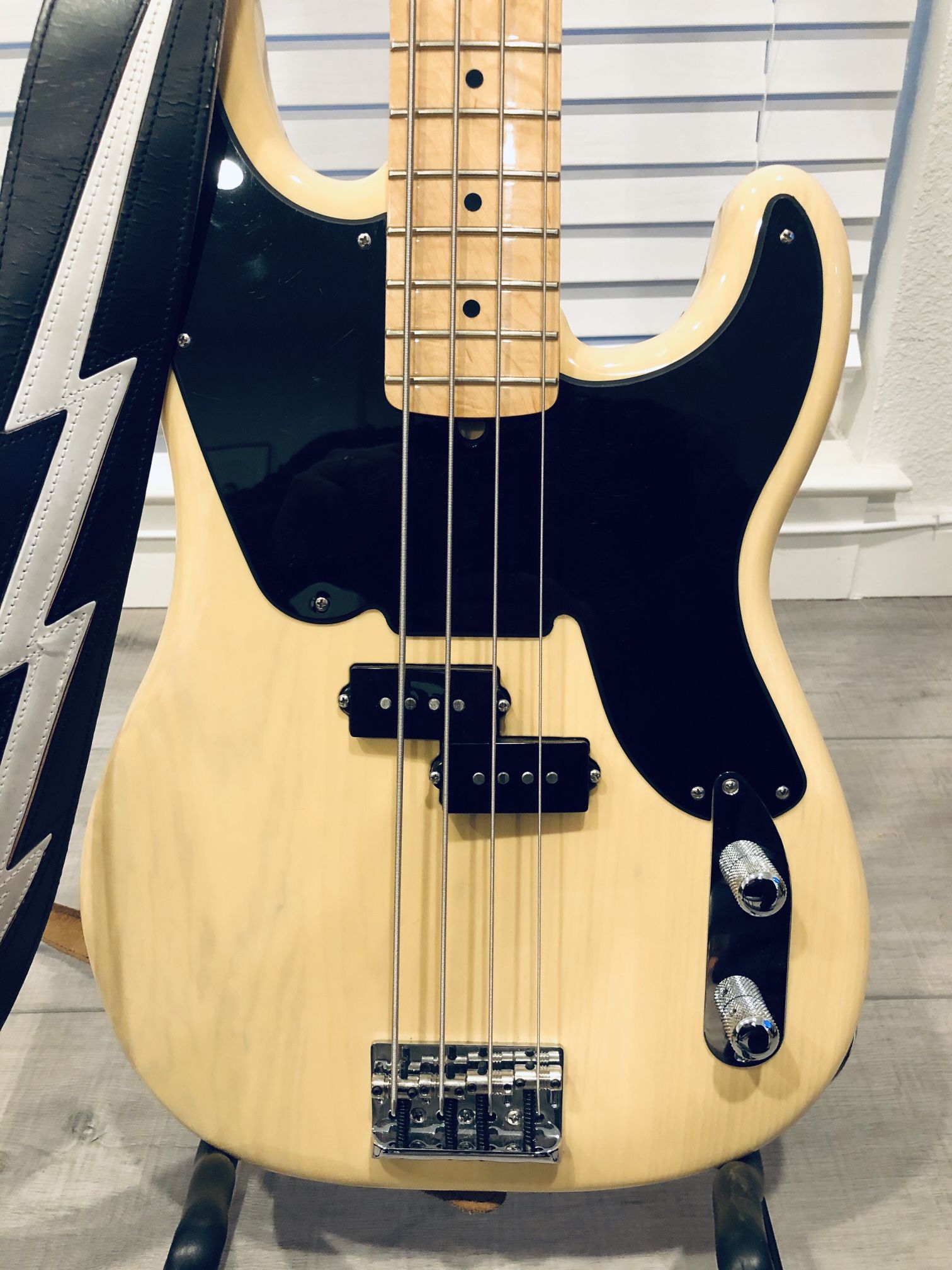 2011 Limited Edition Fender 60th Anniversary Precision Bass