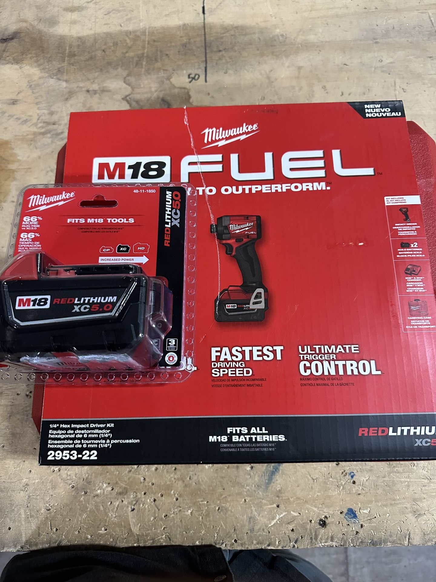 Milwaukee M18 FUEL 1/4” Hex Impact Driver Kit – 2953-22