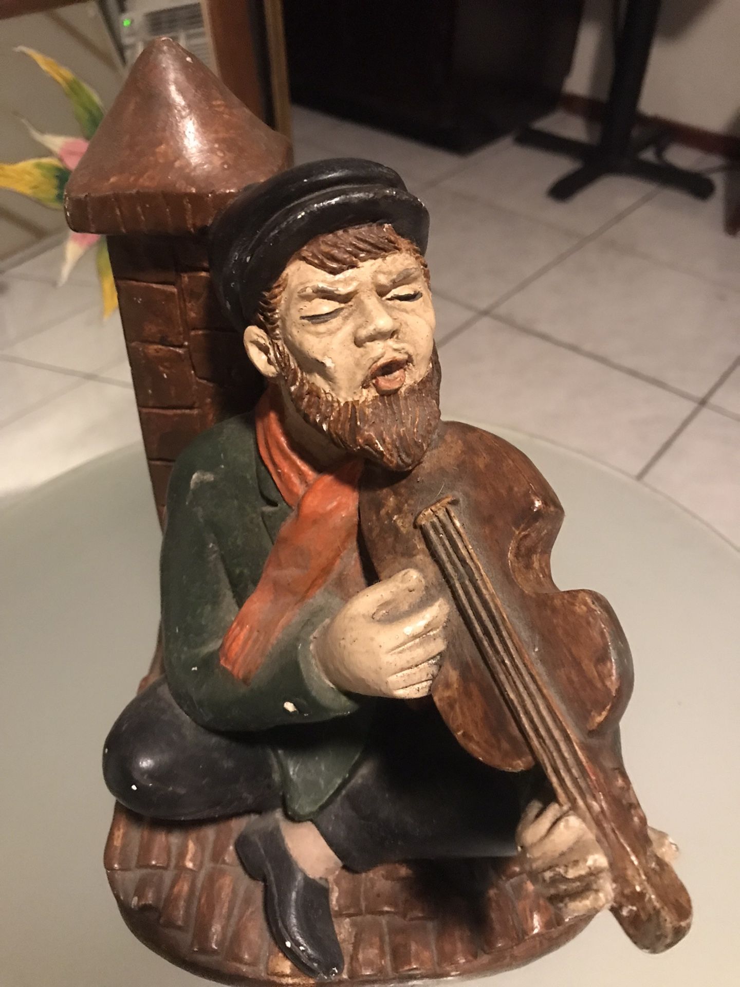 Vintage TUSCANY STUDIO Chalkware Statue Yiddish FIDDLER MAN ON THE ROOF Sculpture 1972