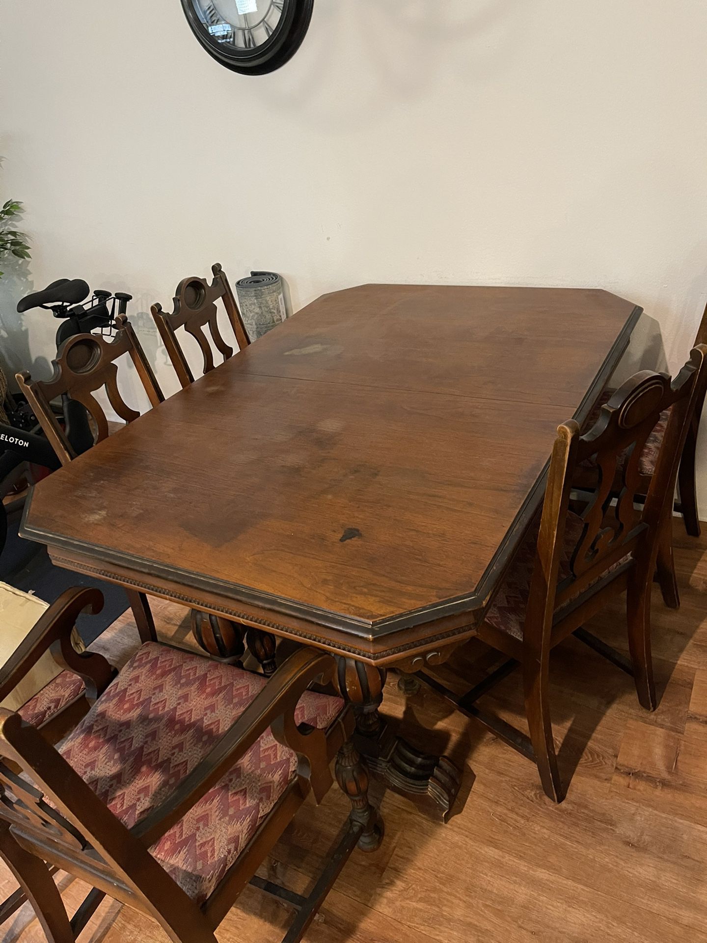 Dining  Room Table And Chair Set Vintage 