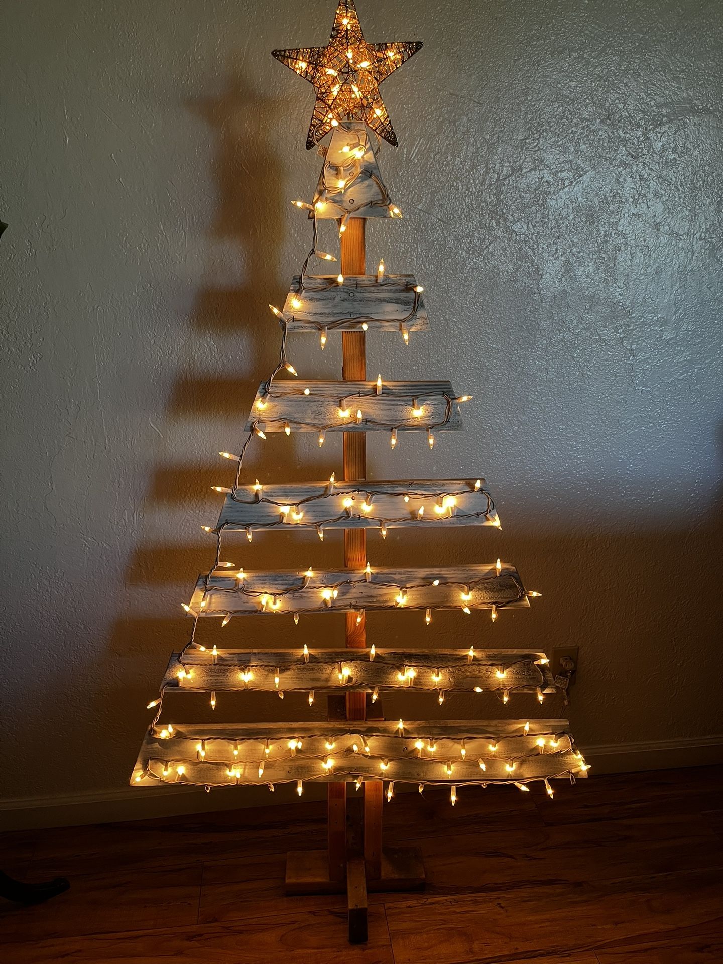 Pallet Tree with Lights
